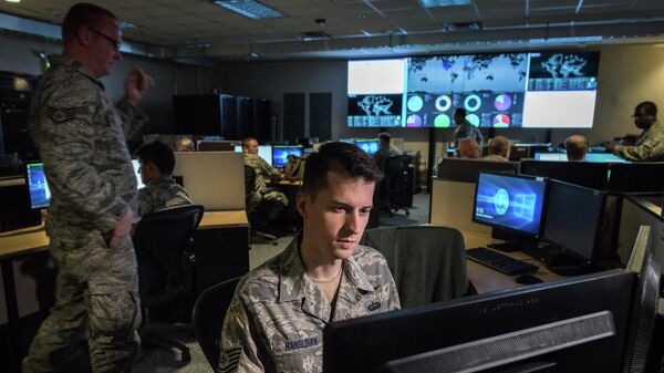 Военнослужащие 175-й группы по операциям в киберпространстве армии США