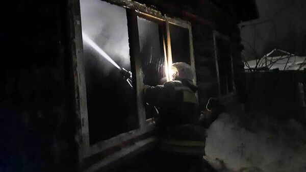Последствия пожара, произошедшего в жилом доме, расположенном в селе Большие Уки Омской области