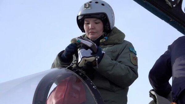 Неженская профессия: девушка из Казахстана стала военным летчиком