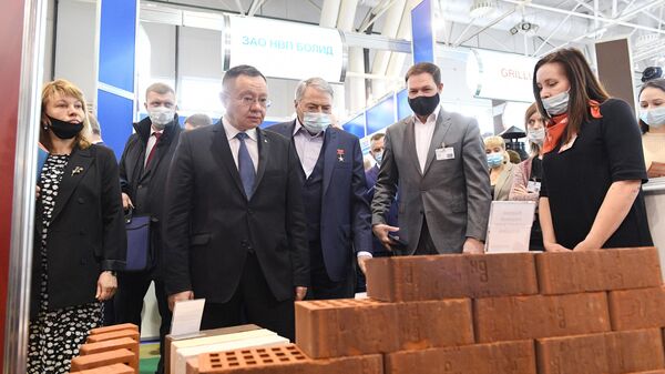 Министр строительства и жилищно-коммунального хозяйства РФ Ирек Файзуллин во время посещения Международной специализированной выставки RosBuild 