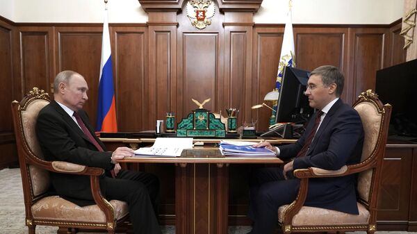 Президент РФ Владимир Путин и министр науки и высшего образования РФ Валерий Фальков во время встречи