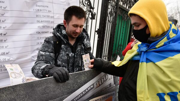 Участники акции Фирташ заплатит за все у здания Верховного суда Украины в Киеве