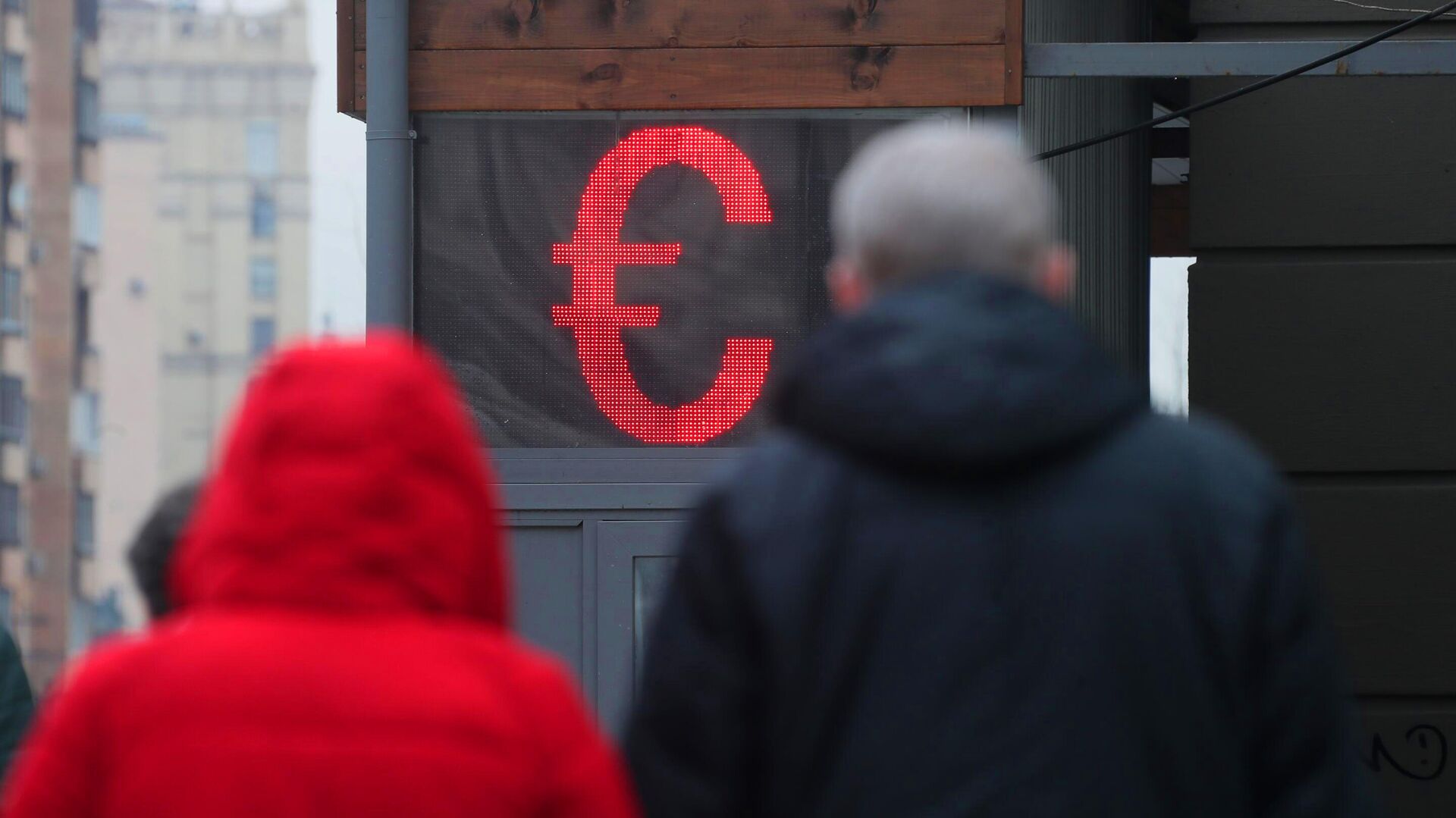 Официальный курс евро на пятницу снизился на 31 копейку, до 86,82 рубля