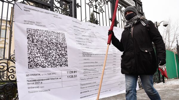 Участница акции Фирташ заплатит за все у здания Верховного суда Украины в Киев