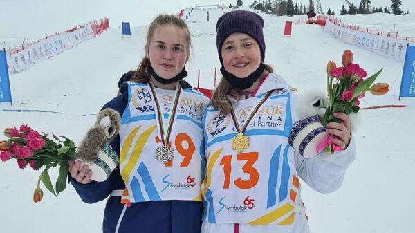 Россиянки Анастасия Смирнова и Виктория Лазаренко завоевали золотую и серебряную медали на чемпионате мира по фристайлу в дисциплине парный могул