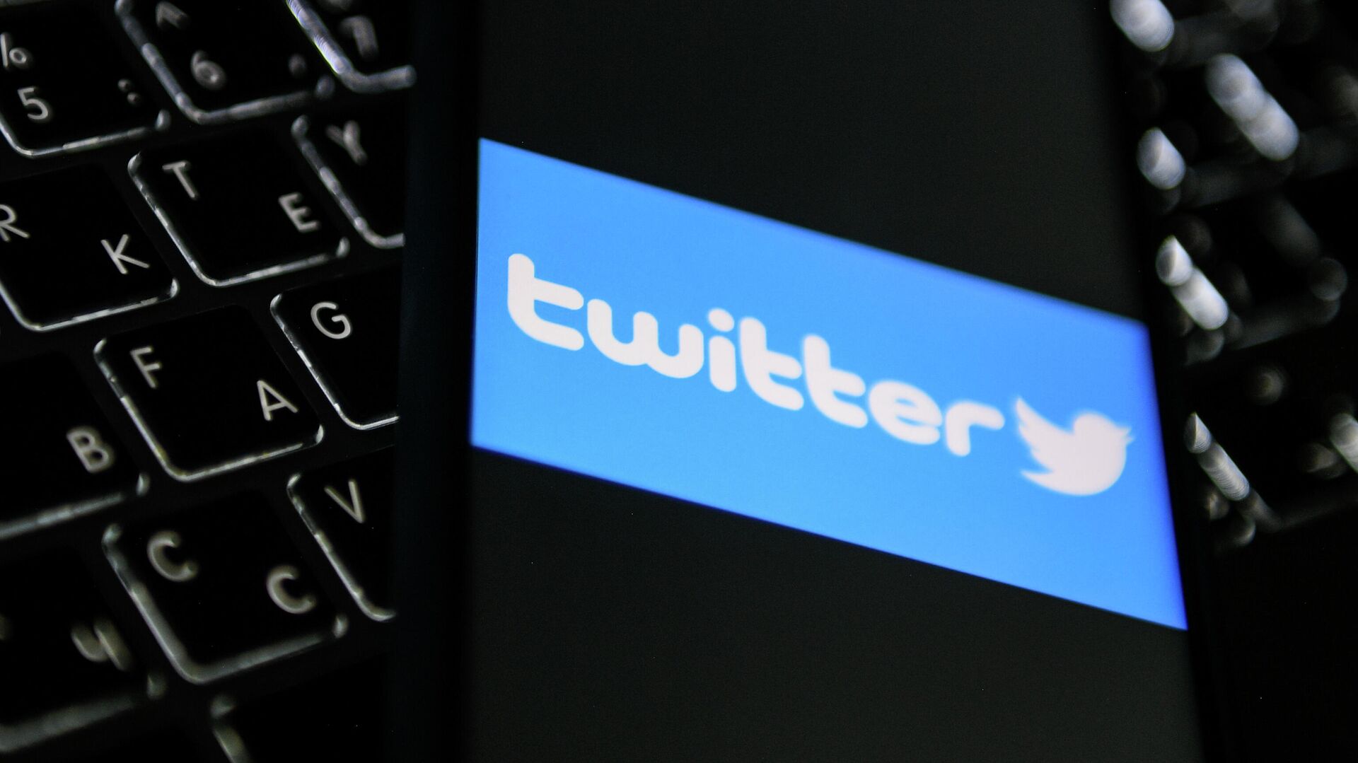 Twitter во Франции обжаловал решение суда о борьбе с разжиганием ненависти
