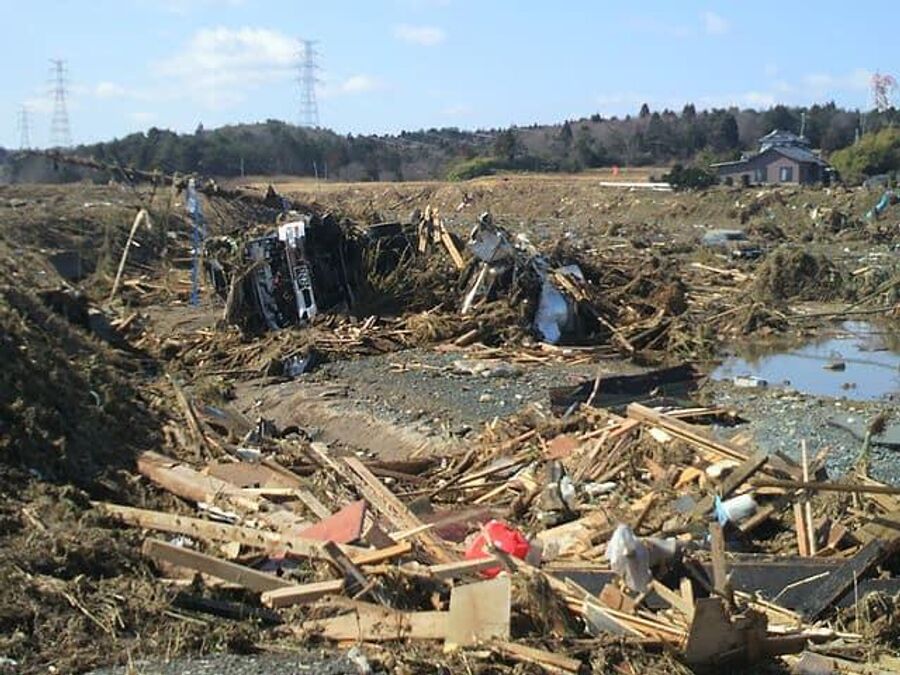 Город Минамисома после землетрясения и цунами 11 марта 2011 года 