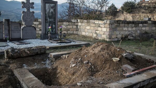 Раскопаная могила в Нагорном Карабахе