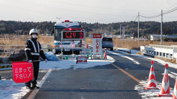 Блок-пост на въезде в зону отчуждения вокруг аварийной АЭС Фукусима-1