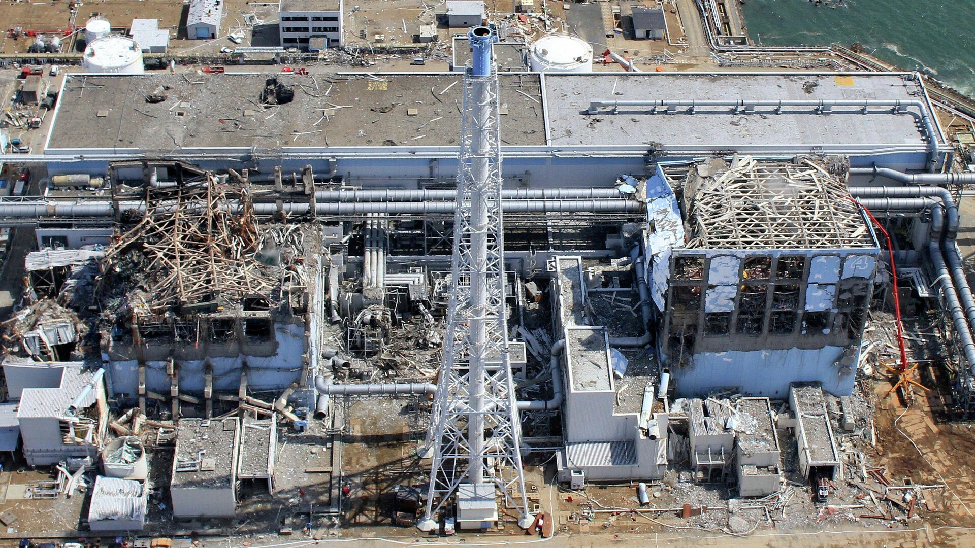 Аэрофотоснимок атомной электростанции Фукусима-1 в префектуре Фукусима. 24 марта 2011 года - РИА Новости, 1920, 12.03.2021