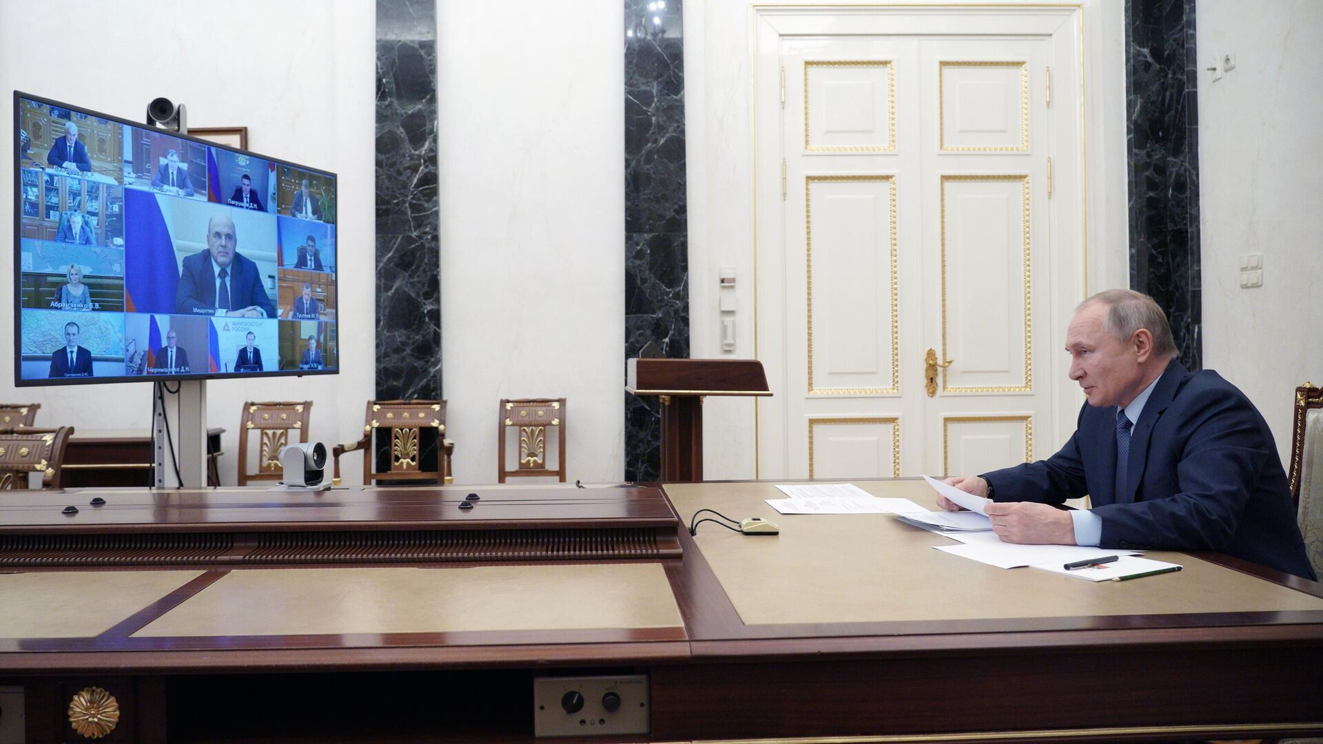 Президент РФ Владимир Путин проводит в режиме видеоконференции совещание с членами правительства РФ - РИА Новости, 1920, 10.03.2021