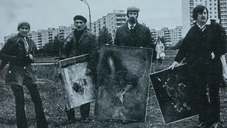 Документальные фотографии Бульдозерной выставки и выставки в Измайлово, 1974