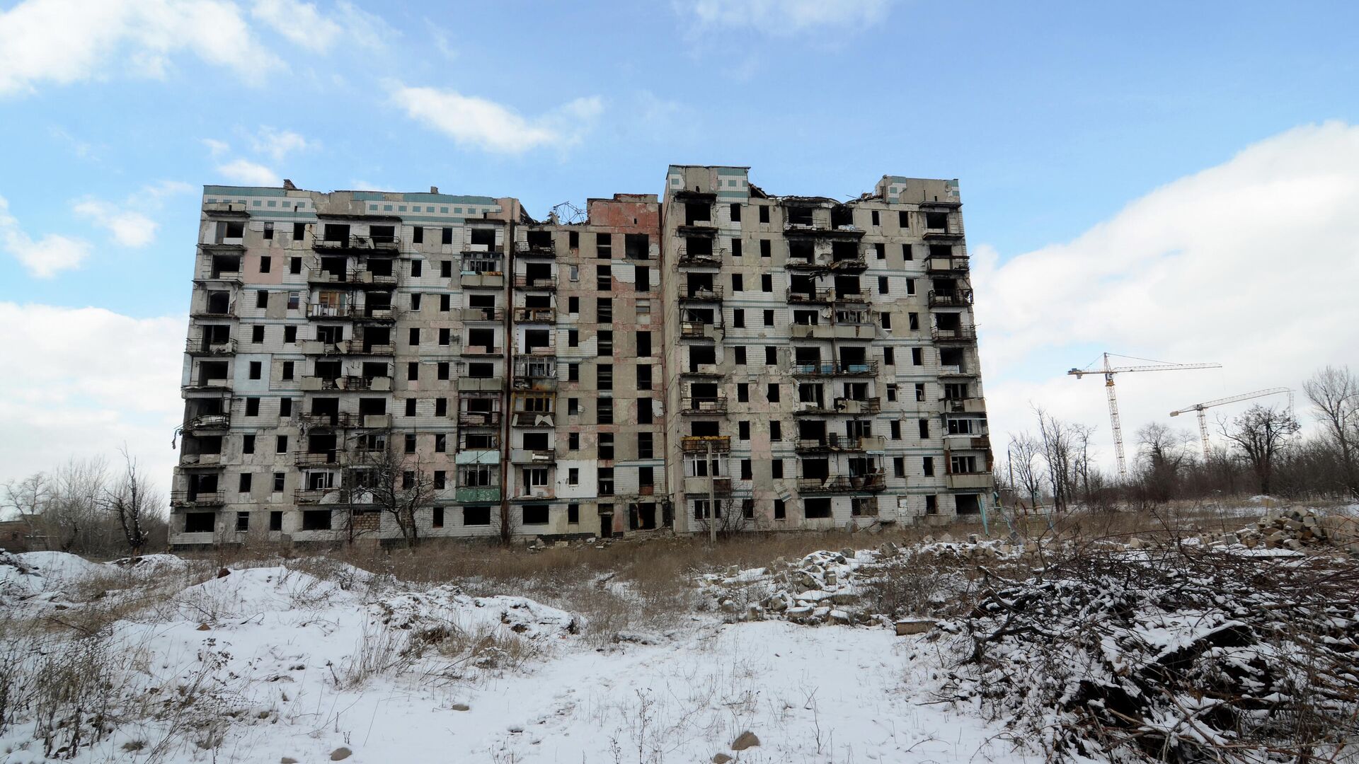 Дом на улице Взлетной в Донецке, разрушенный в ходе боевых действий в 2014-2015 годы - РИА Новости, 1920, 04.04.2021