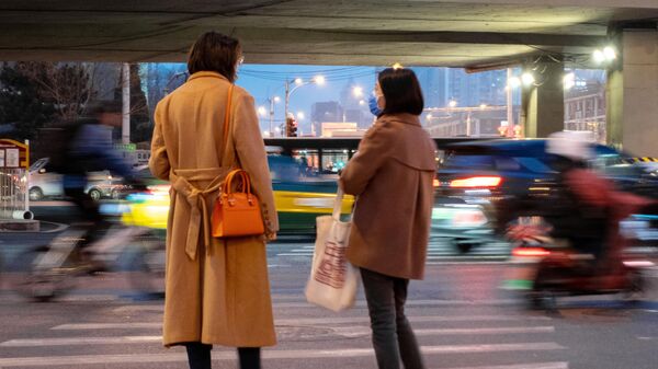 Девушки на одной из улиц в Пекине