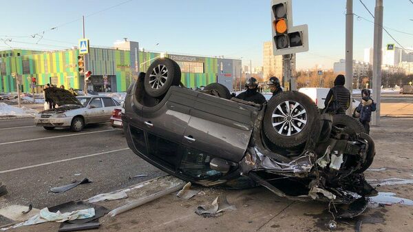Последствия ДТП с участием трех автомобилей на юге Москвы