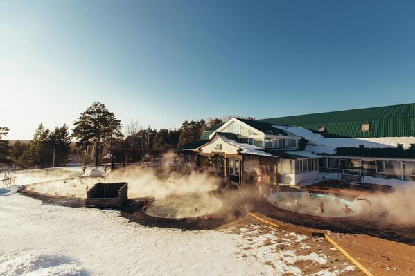 Горячие источники в загородном клубе Аван в Тюмени