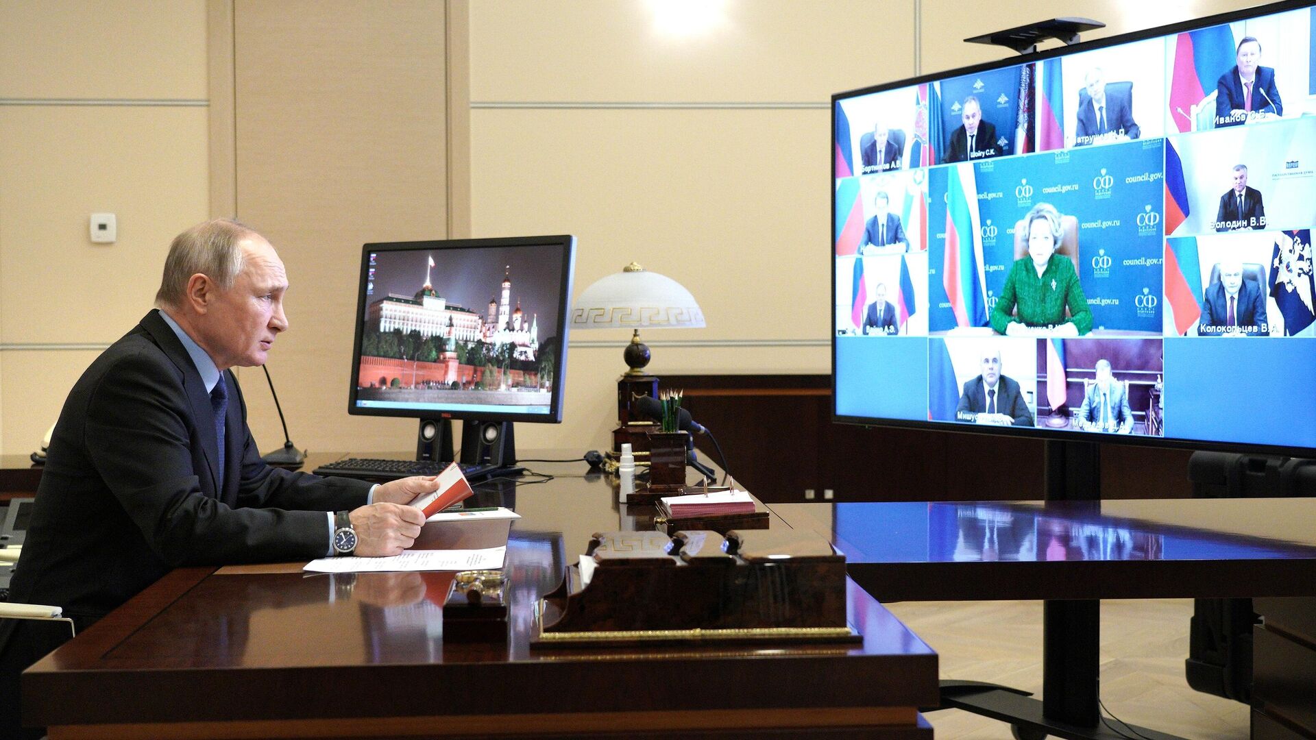Президент РФ Владимир Путин проводит оперативное совещание с постоянными членами Совета безопасности РФ - РИА Новости, 1920, 12.03.2021