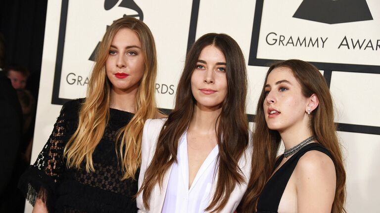 Участницы группы Haim на 57-й ежегодной премии Грэмми в Лос-Анджелесе