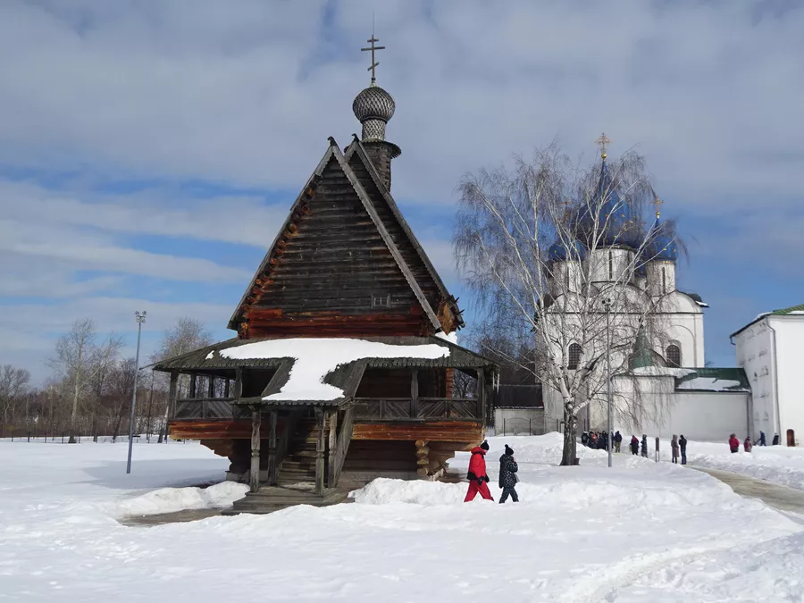 Никольская церковь и Рождественский собор Никольская церковь и Рождественский собор
