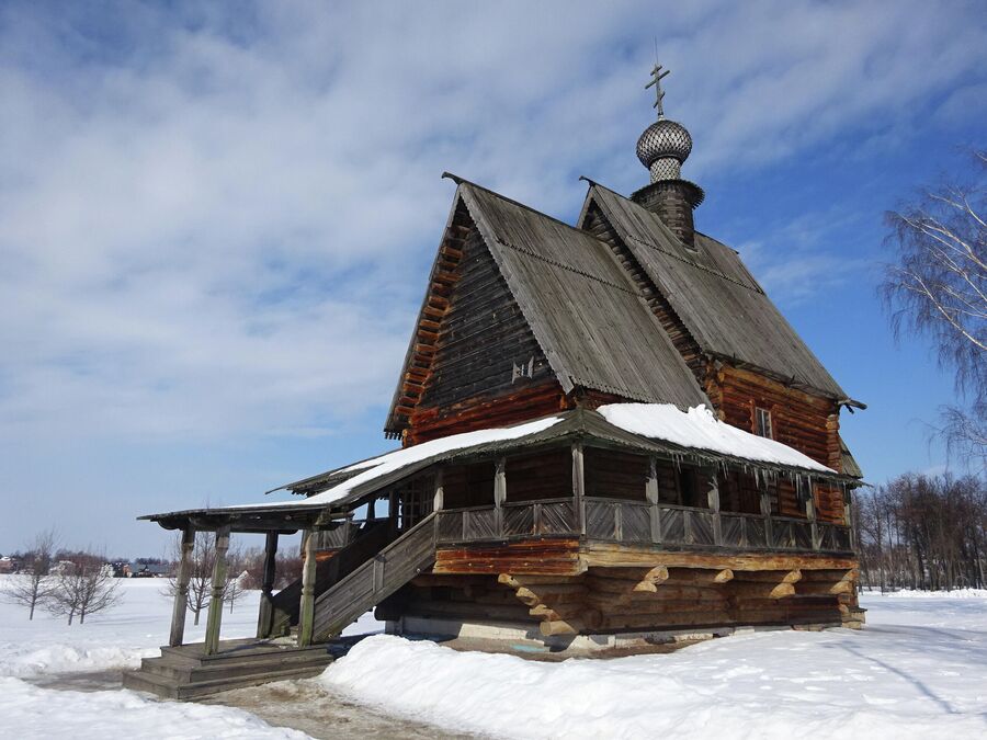 Никольская церковь на территорию Кремля была привезена в 1960-е годы историком Алексеем Варгановым из близлежащего селаисториком (1766 г.)  