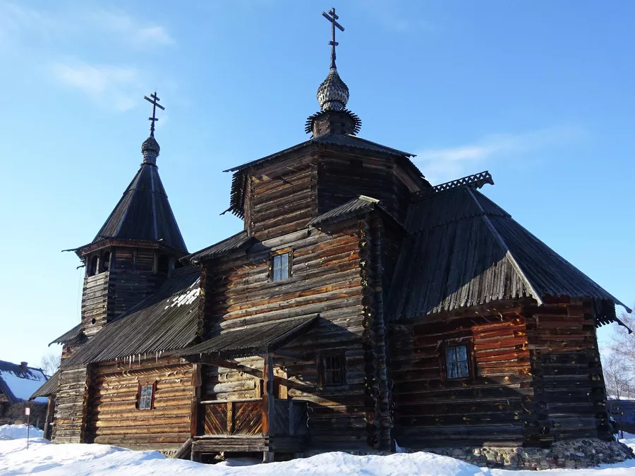 Воскресенская церковь (1776 г.) с колокольней в Музее деревянного зодчества Воскресенская церковь (1776 г.) с колокольней в Музее деревянного зодчества