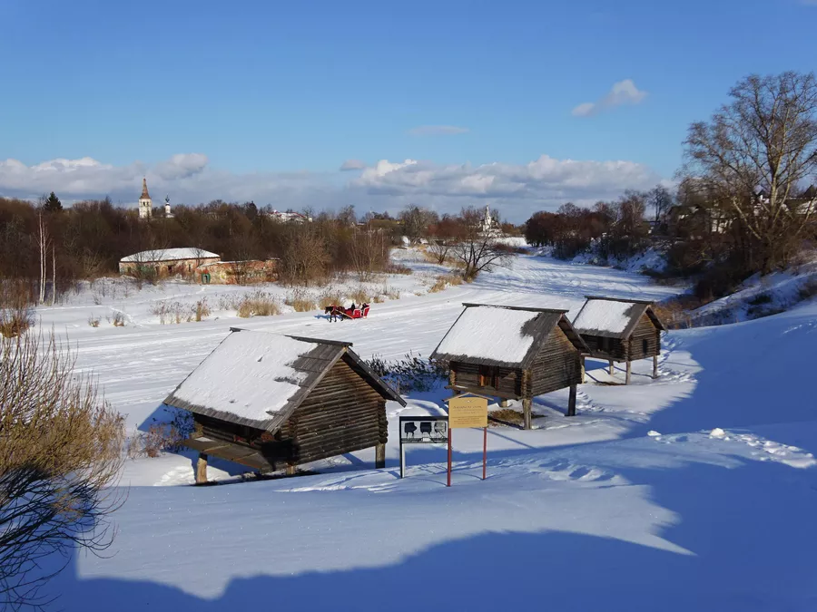 Амбары на сваях (XIX век) Амбары на сваях (XIX век)