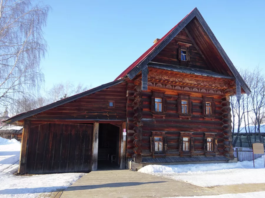 Дом зажиточного крестьянина (XIX век) в Музее деревянного зодчества Дом зажиточного крестьянина (XIX век) в Музее деревянного зодчества