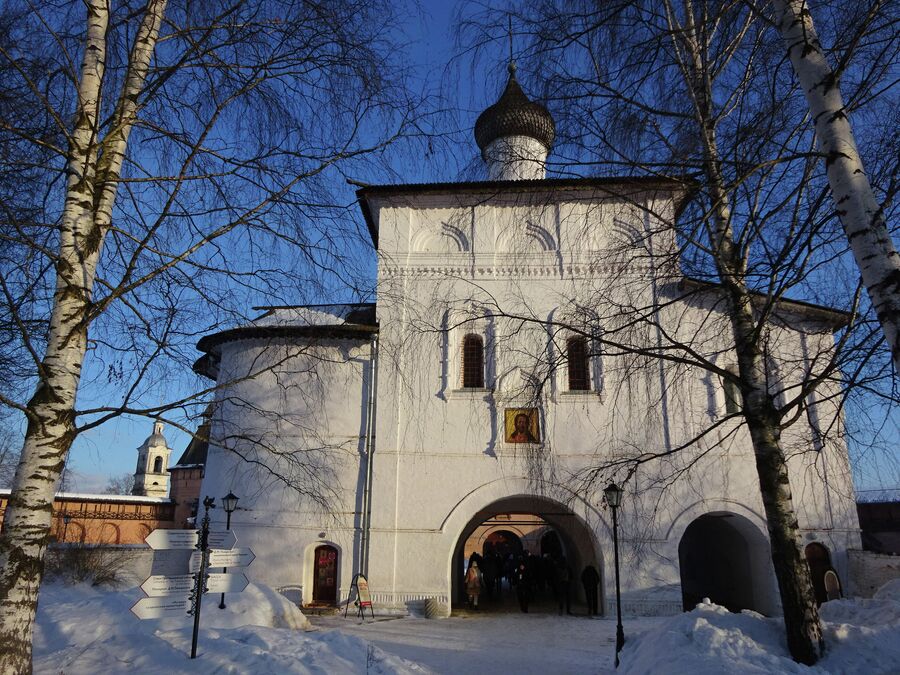 Надвратная церковь (построена до 1630 г.) в Спасо-Евфимиевом монастыре 