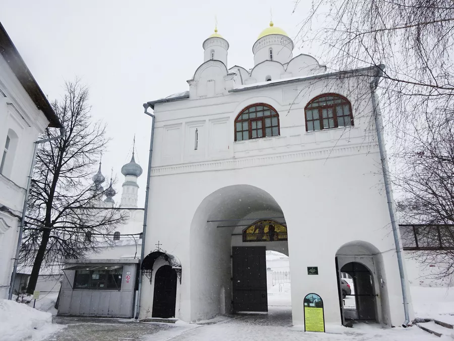 Благовещенская надвратная церковь в Покровском монастыре (1518 г.) Благовещенская надвратная церковь в Покровском монастыре (1518 г.)