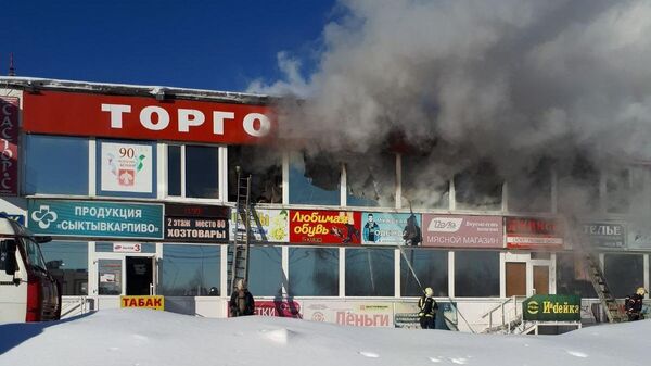 Пожар в павильоне здания ТЦ Народный в Сыктывкаре