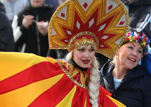 Участница празднования Масленицы в Долине Лефкадия в Краснодарском крае