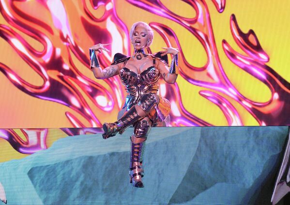 Американская исполнительница Карди Би выступает во время 63-й ежегодной церемонии вручения премии Грэмми