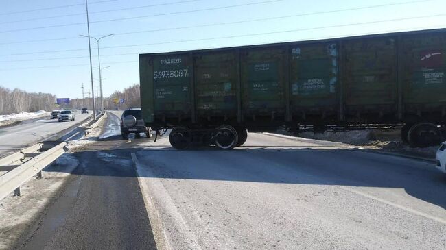 На месте схода железнодорожного вагона в Тюмени