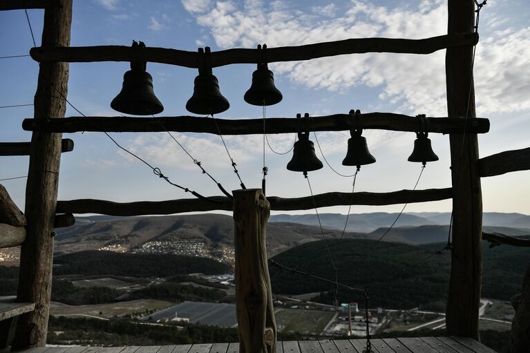 Звонница объекта культурного наследия народов России федерального значения пещерного монастыря Челтер-Мармара, расположенного на обрыве горы Челтер-Кая в Крыму