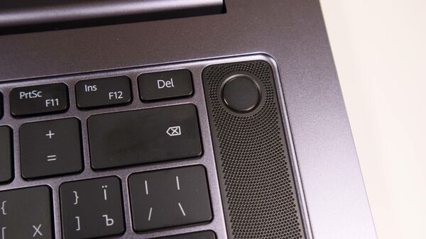 Кнопка на клавиатуре ноутбука Huawei MateBook D 16