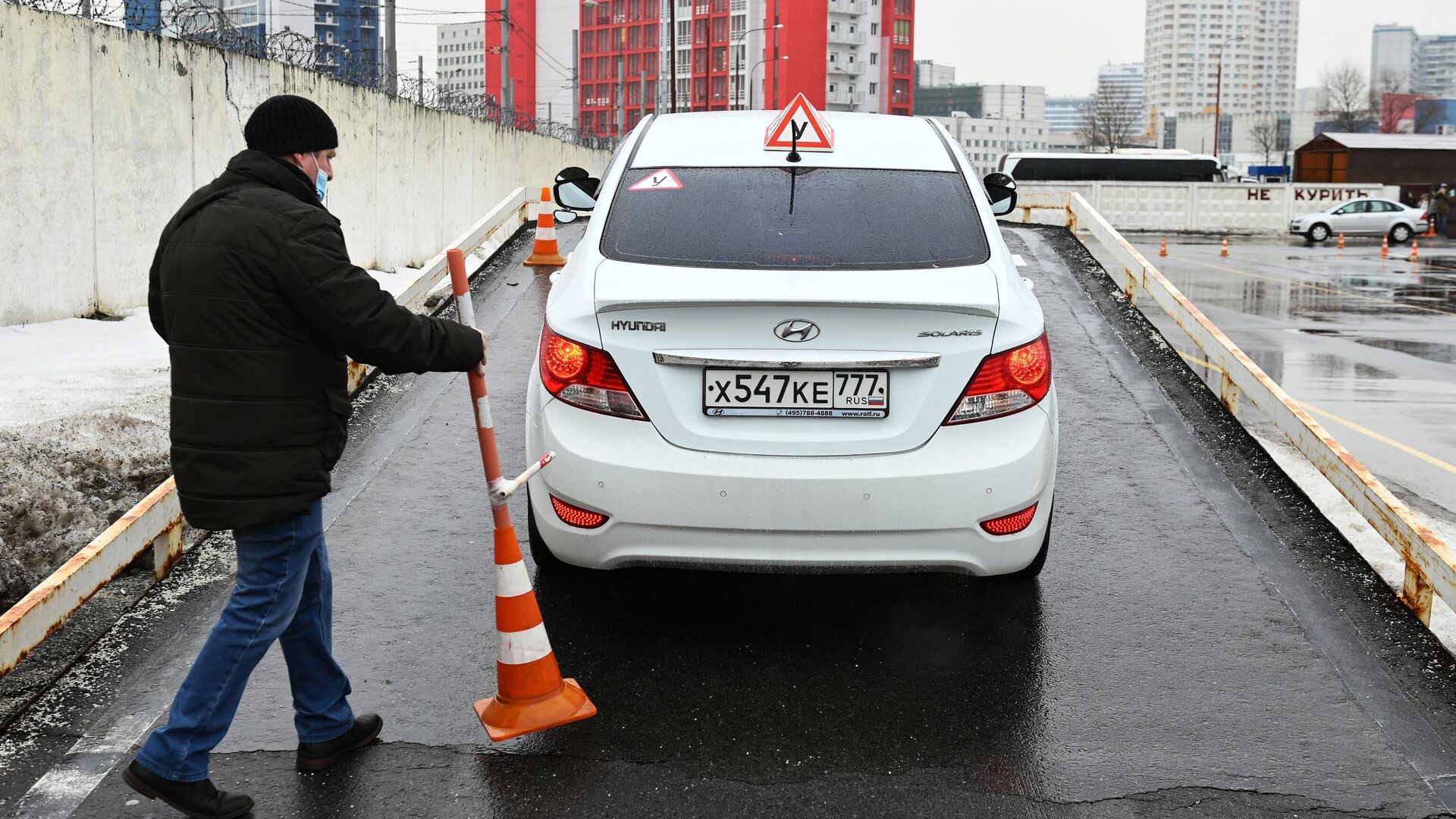 Сдача экзаменов и получение водительского удостоверения в ГИБДД - РИА Новости, 1920, 22.12.2023