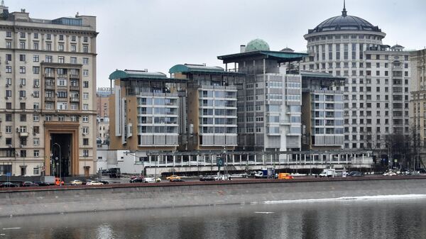 Здание посольства Соединенного Королевства Великобритании и Северной Ирландии на Смоленской набережной в Москве