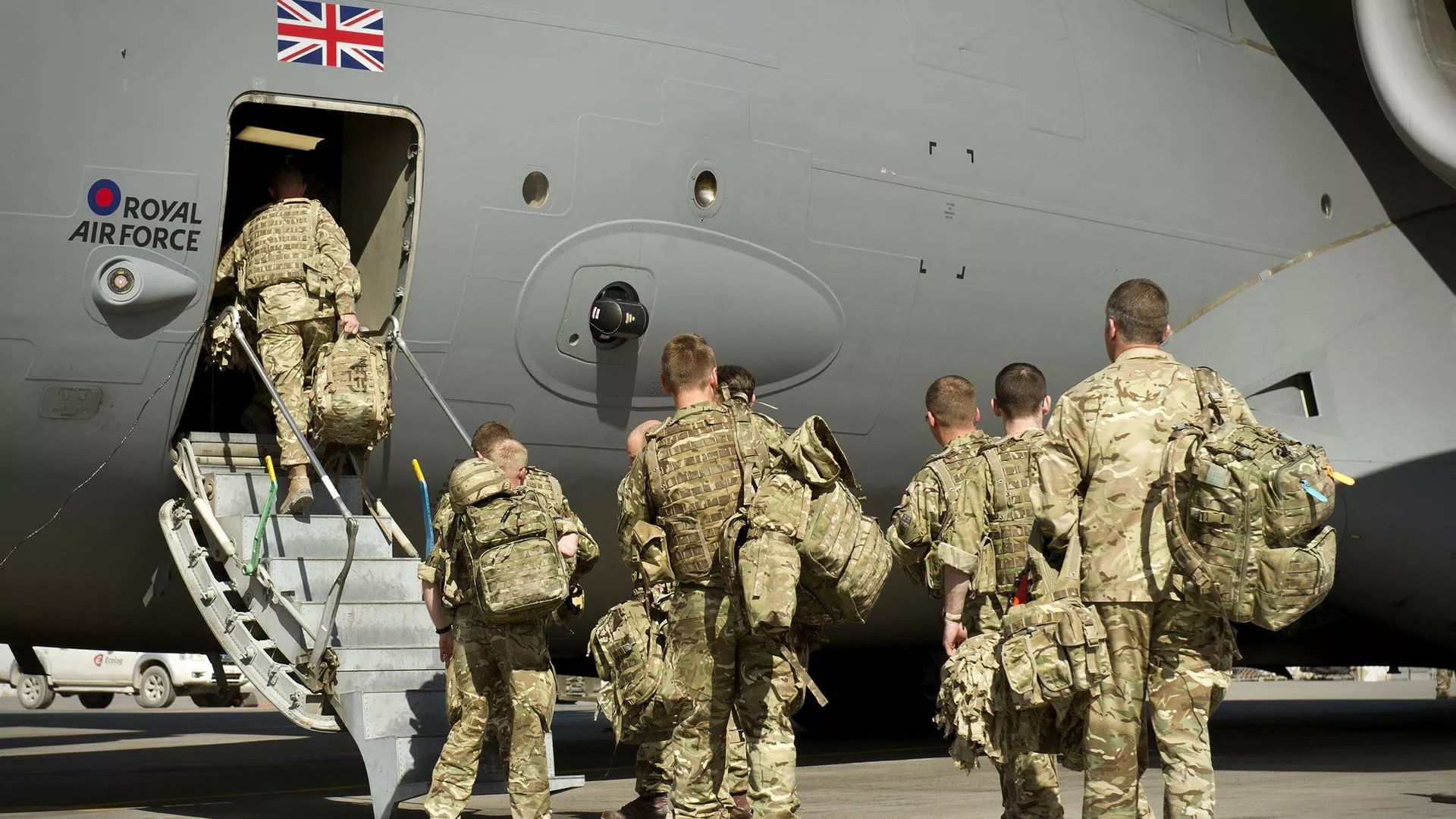 The Times: Великобритания собирается направить военных к границам Украины
