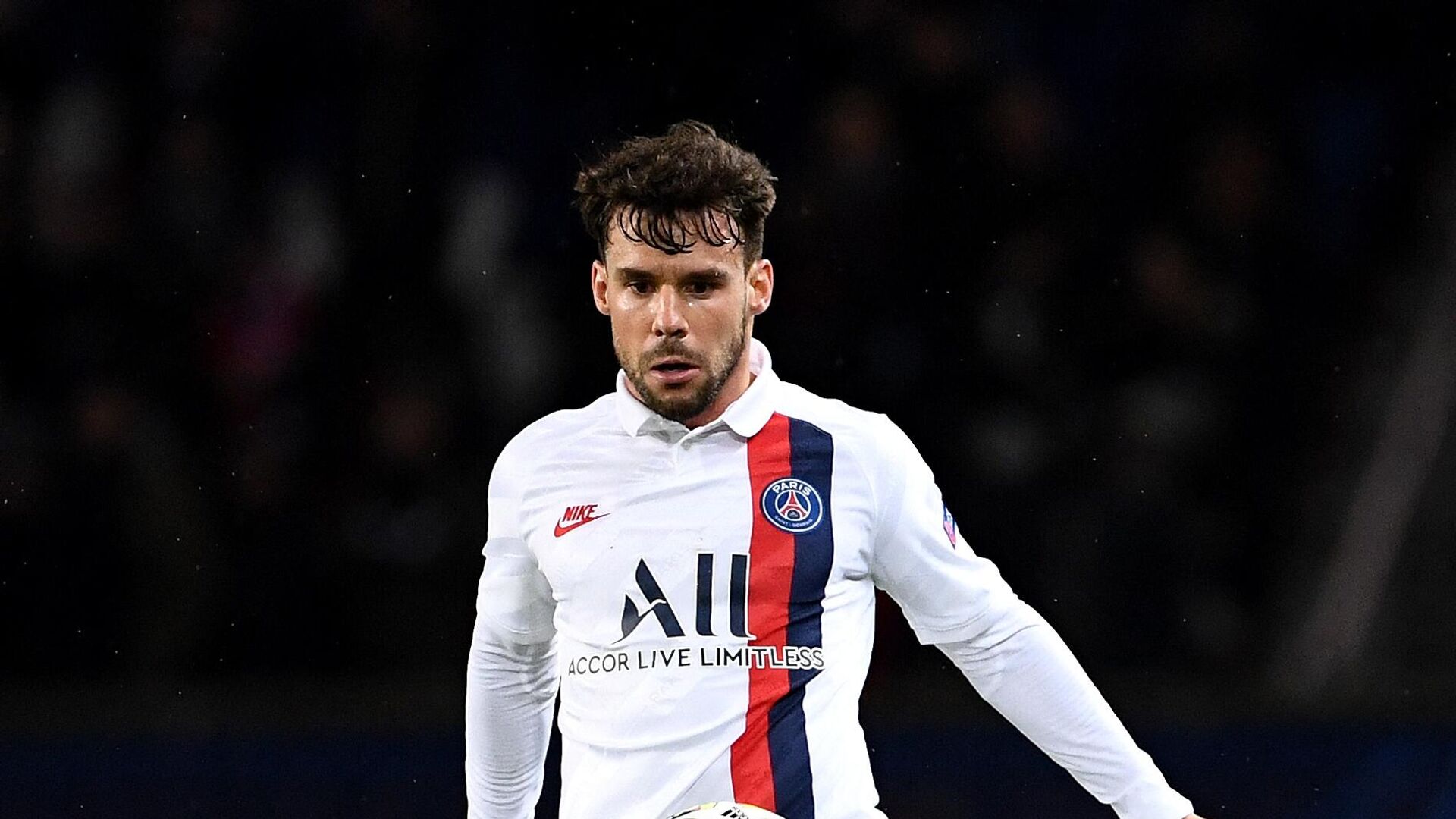 Paris Saint-Germain's Spain defender Juan Bernat controls the ball during the UEFA Champions League Group A football match between Paris Saint-Germain (PSG) and Galatasaray at the Parc des Princes stadium in Paris on December 11, 2019. (Photo by FRANCK FIFE / AFP) - РИА Новости, 1920, 16.03.2021