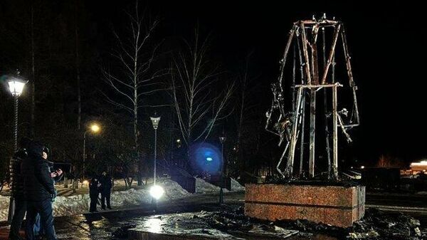 Сгоревший памятник Воину-освободителю в Заинске, Татарстан