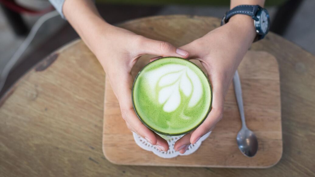 "Кожа начала желтеть". Россиянам сообщили об опасности популярного напитка