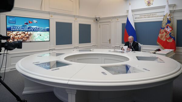  Президент РФ Владимир Путин принимает участие в режиме видеоконференции в церемонии запуска золотоизвлекательной фабрики Таласского золоторудного комбината