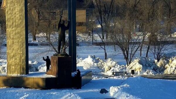 Подростки молотком разбили памятник Гагарину в Оренбурге