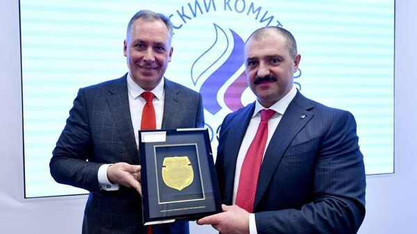 Президент ОКР Станислав Поздняков (слева) и президент НОК Белоруссии Виктор Лукашенко