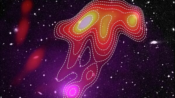 Составное изображение загадочного источника сверхвысокого спектра Медуза в скоплении галактик Abell 2877