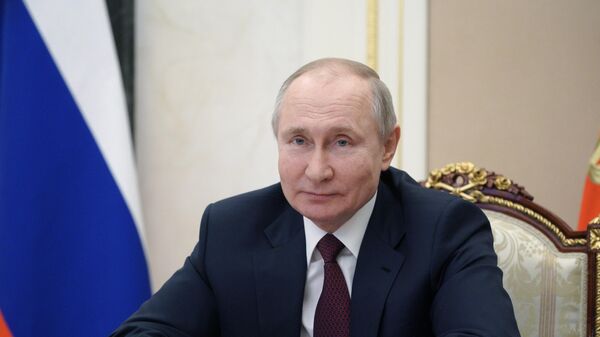 Президент РФ Владимир Путин во время встречи в режиме видеоконференции с общественностью Республики Крым и Севастополя