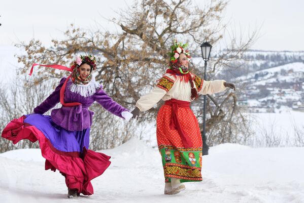 Участницы празднования Свияжской масленицы в остров-граде Свияжск в Татарстане