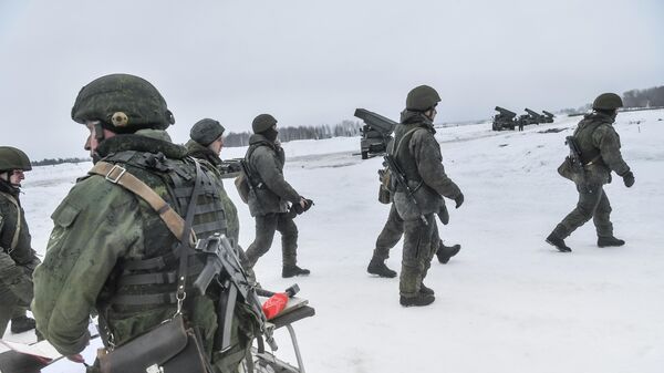 Военнослужащие во время совместных военных учений Россия — Белоруссия на полигоне Мулино
