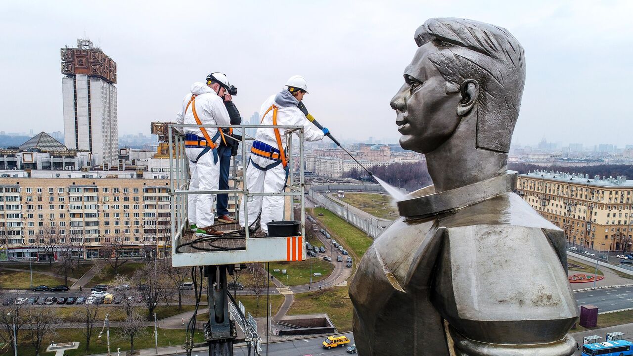 Памятник Гагарину на Ленинском проспекте в Москве отреставрируют