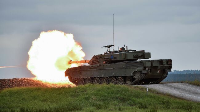 Итальянский основной боевой танк Ariete во время учений